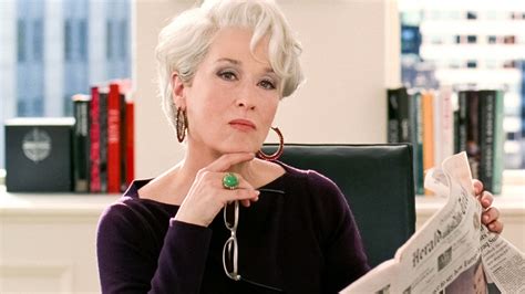 miranda il diavolo veste prada gif guarda il veestito|Il diavolo veste Prada, le migliori frasi di Miranda Priestly.